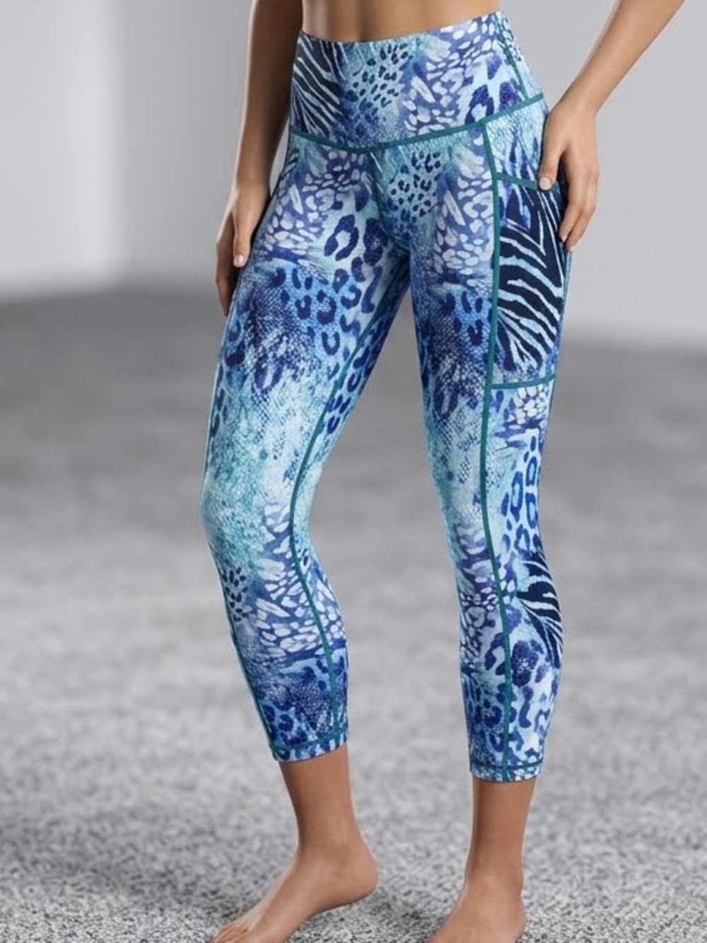 Constantly Varied Gear Blue Multi-Print High-Waist Capri Leggings Size Small